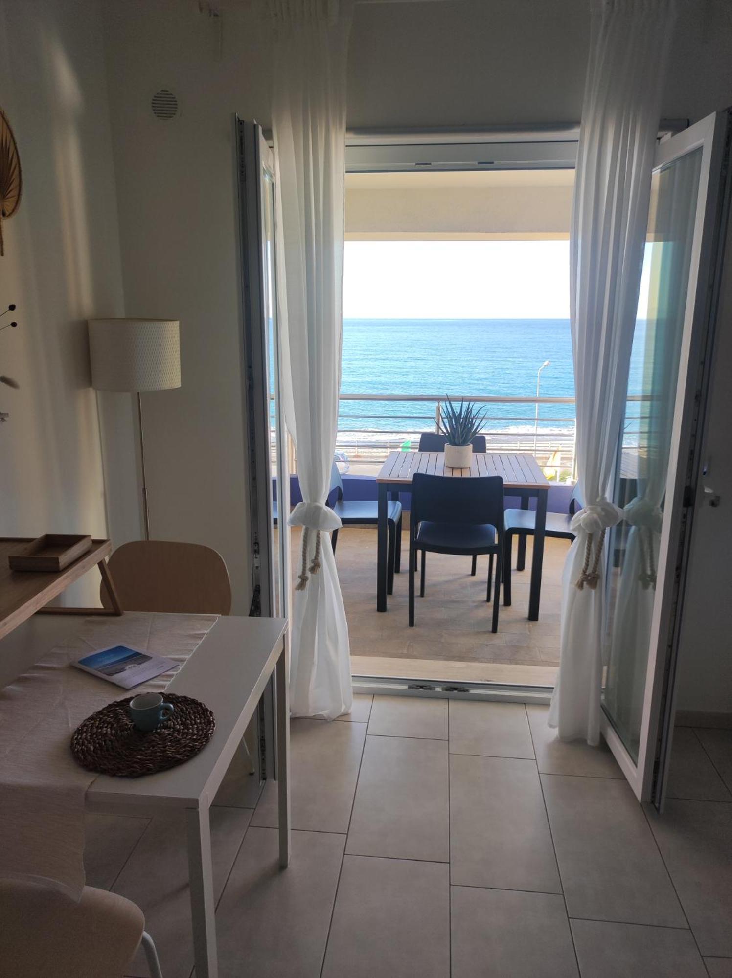 Appartamenti Vacanze Villa Meo Villafranca Tirrena Cameră foto
