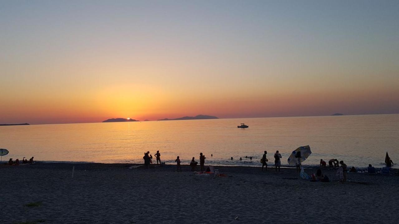 Appartamenti Vacanze Villa Meo Villafranca Tirrena Cameră foto